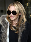 th_75093_kylieminogue_blog_cz_5097_122_418lo.jpg