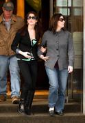 th_650169708_Celebutopia_NET.Ashley_Greene_shopping_for_furniture_with_parent_in_NYC.03_19_2011.HQ.32_122_520lo.jpg