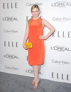 http://img274.imagevenue.com/loc211/th_386560752_Abigail_Breslin_elles_annual_women_in_hollywood_122_211lo.jpg