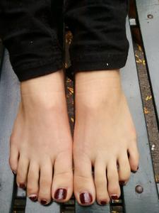 2 Girl Feet in the Park (x114)-56jnhlj0u6.jpg