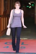 http://img274.imagevenue.com/loc509/th_92077_Hilary_Duff_exits_a_pharmacy_in_Beverly_Hills11_122_509lo.jpg