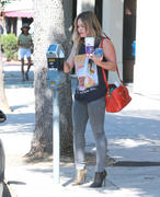 http://img274.imagevenue.com/loc519/th_609581144_Hilary_Duff_out_in_Sherman_Oaks5_122_519lo.jpg